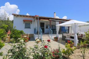 Quiet family house close to the beach